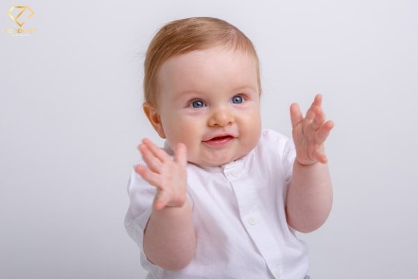 Trẻ 8 tháng tuổi chưa mọc răng có sao không? Giải pháp kích thích mọc răng cho bé